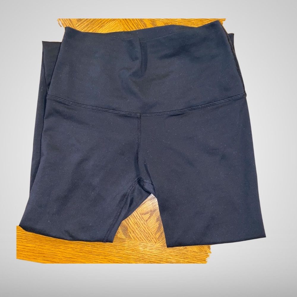 SOLD Black Lululemon Wunder Under 25” Leggings